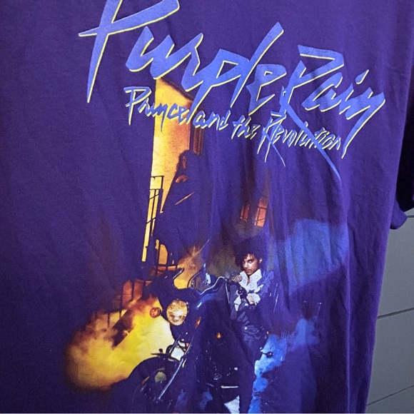 The Prince Estate Men’s Purple Rain Tshirt Size Medium - Picture 3 of 3